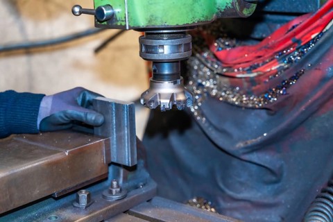 The CNC milling machine cuts the metal parts with a milling machine tool. Numerical control workshop