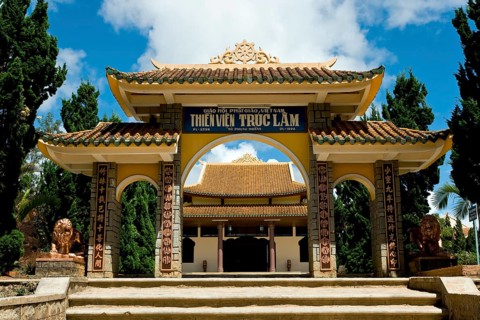 Gate to Truc Lam Pagoda