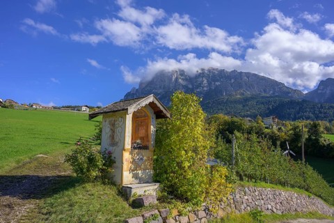 Wayside shrine behind the Schlern massif