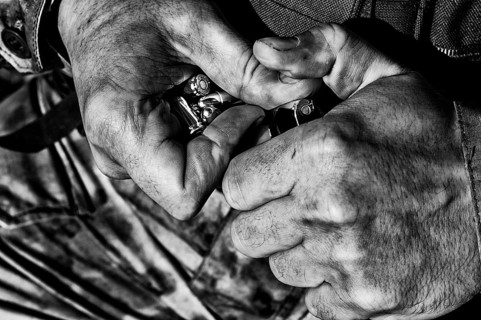 The fighter prepares a clip with bullets before the next fight.