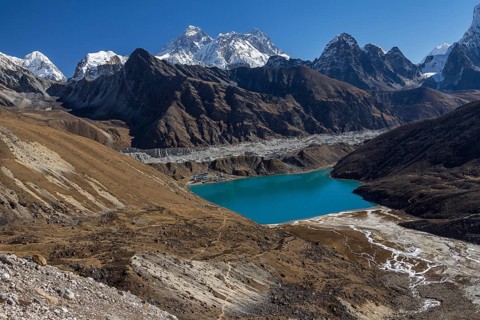 View towards the East from the trekking route between Gokyo and Renjo La