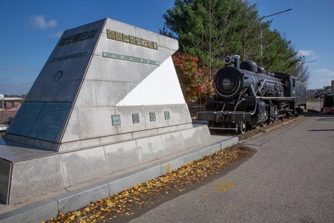 Let the iron horse run again. Reminder at the reopening of the railway line to North Korea via the Liberty Bridge