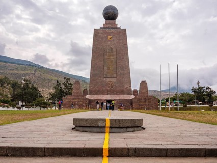 Equator monument Ciudad Mitad del Mundo