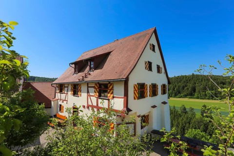 Hiking home of the Swabian Alb Association at Derneck Castle