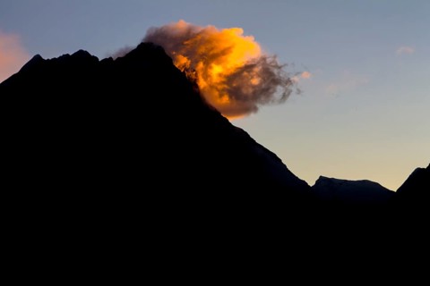 Silhouettes of the seven-thousander Nuptse and the eight-thousander Lhotse