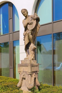 Sculpture with musical instrument