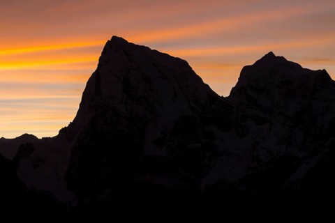 Silhouette of two six-thousanders