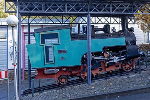 Steam locomotive 2 at the valley station