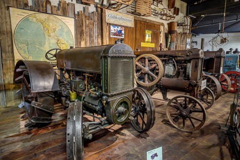 Munktells 22 and other vintage tractors with glow-head engines
