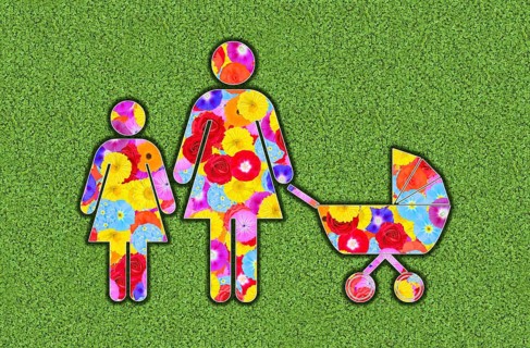 Pictogram of a mother with two children