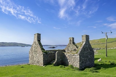Ruin of old fishing booth at East Lunna Voe