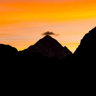 Silhouette of the eight-thousander Makalu