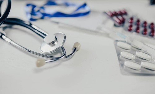 Doctor's desk: phonendoscope