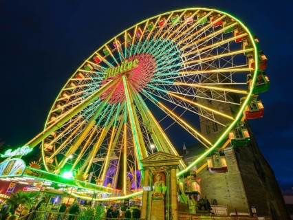 Ferris wheel in front of St Peter's Church at Petrikirchhof