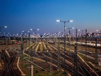 DB Cargo Halle marshalling yard. Over 1000 LED lights illuminate the shunting routes