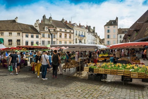 Market in front of the Hotel-Dieu