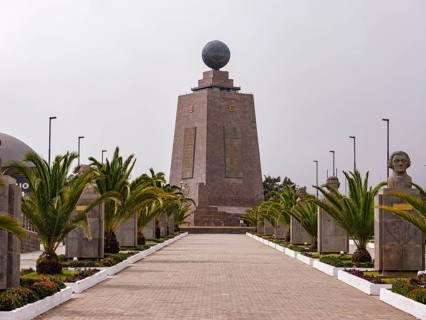 Equator monument Ciudad Mitad del Mundo