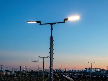 DB Cargo Halle marshalling yard. Over 1000 LED lights illuminate the shunting routes