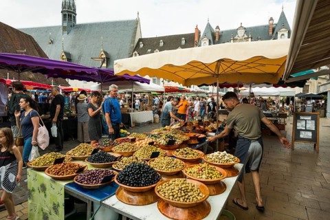 Market in front of the Hotel-Dieu