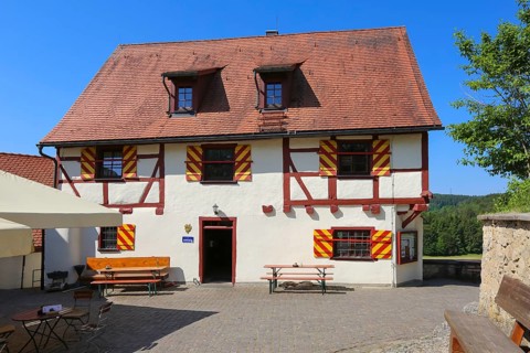 Hiking home of the Swabian Alb Association at Derneck Castle