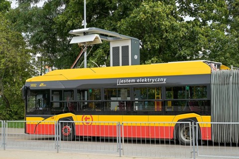 Charging station for electric buses