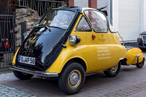 Vintage BMW Isetta 300 motor coupe with trailer