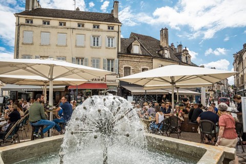 Restaurant in front of the Hotel-Dieu