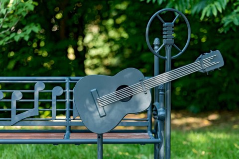 Elvis bench