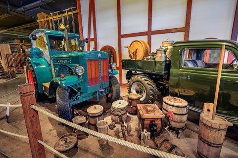 Hanomag R 40 tractor 1942-1951 and butter churns