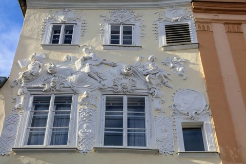 Baroque house facade at Koernermarkt