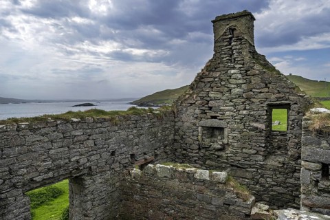 Ruin of old fishing booth at East Lunna Voe