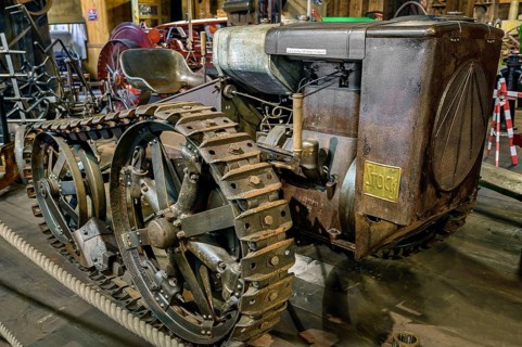 Stock tractor. Caterpillar stick 25 hp