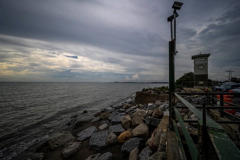 Lake Erie shore in the town of Hamburg