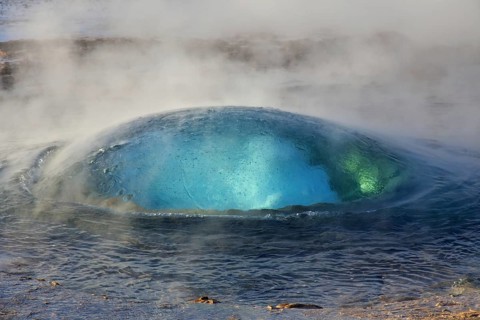 Superheated water swelling upwards before eruption of Strokkur