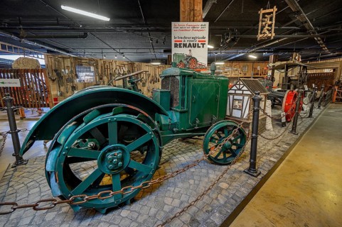 Renault tractor from the 1920s