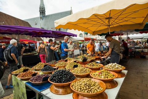 Market in front of the Hotel-Dieu