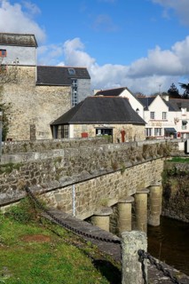 Bridge with Moulin du Pont mill at the mouth of La Mignonne into the Bay of Brest, Daoulas,