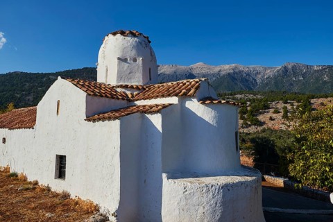 Church of St Michael the Archangel, Cross-domed church, White church with rounded dome against an