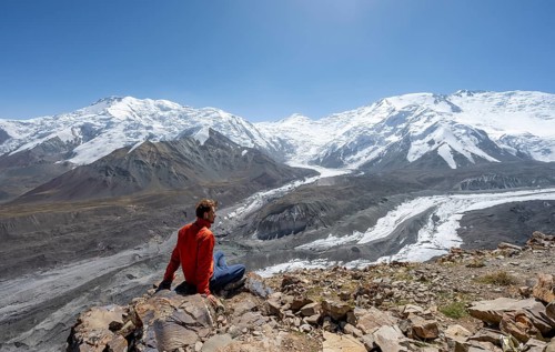 Mountaineer at Traveller's Pass with view of impressive mountain landscape, high mountain landscape