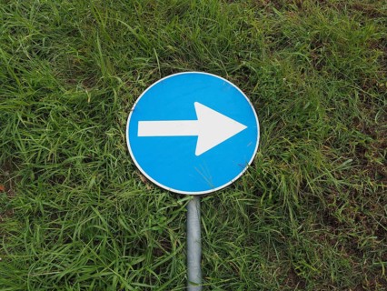 Direction arrow sign