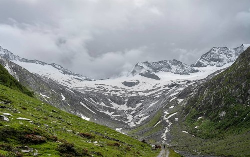 Schlegeisgrund valley, glaciated mountain peaks Hoher Weiszint and Schlegeiskees glacier, Berliner
