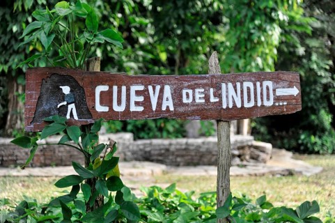 Signpost, Cueva del Indio, karst cave, 2 km north of Vinales, Valle de Vinales, Pinar del Rio