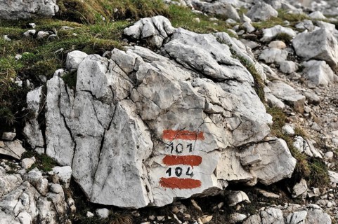 Hiking trail numbers, markings, hiking trail designations, 101, 104, Three Peaks Hiking Trail,