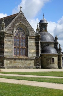 Transept of the church and sacristy, Enclos Paroissial de Pleyben enclosed parish from the 15th to