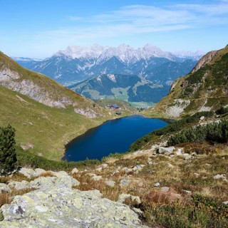 Wildsee with Wildseeloderhaus in front of Loferer Steinberge, Fieberbrunn, Kitzbuehel Alps, Tyrol,