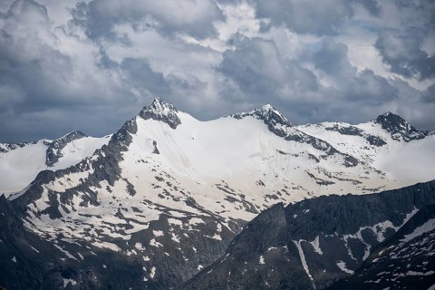 Mountain panorama with glaciated mountain peaks, Hornspitze summit, dramatic cloudy sky, Zillertal