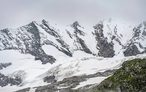 Glaciated mountain peaks, Hochfeiler with Schlegeiskees glacier, Berliner Hoehenweg, Zillertal,