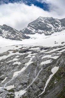 Glaciated mountain peaks, Hoher Weiszint with Schlegeiskees glacier, Berliner Hoehenweg, Zillertal,