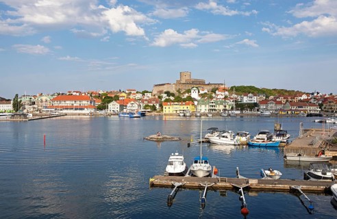 Marstrandsoe archipelago, harbour in front, Carlsten fortress behind, Marstrand, Vaestra Goetalands