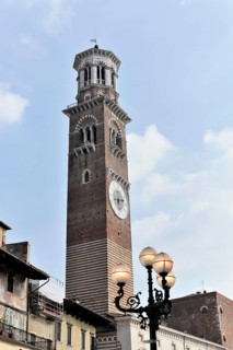 Lamberti Tower, Torre dei Lamberti, Piazza delle Erbe, Verona, Veneto, Veneto, Italy, Europe
